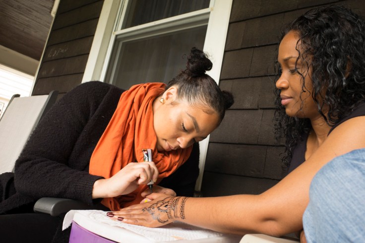 Jhaszmyn, the henna artist, hard at work.